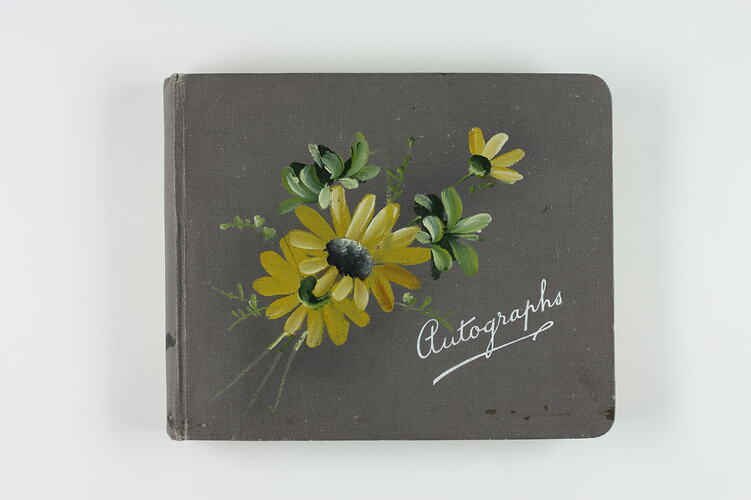 Autograph album cover with daisy image