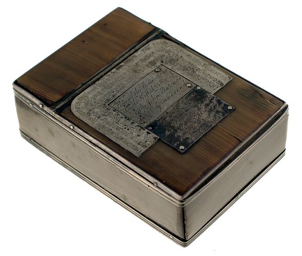 Rectangular whale baleen and silver snuff box. Metal engraved plate on top.