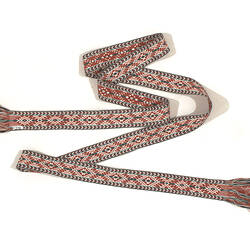 Woven belt with geometric pattern