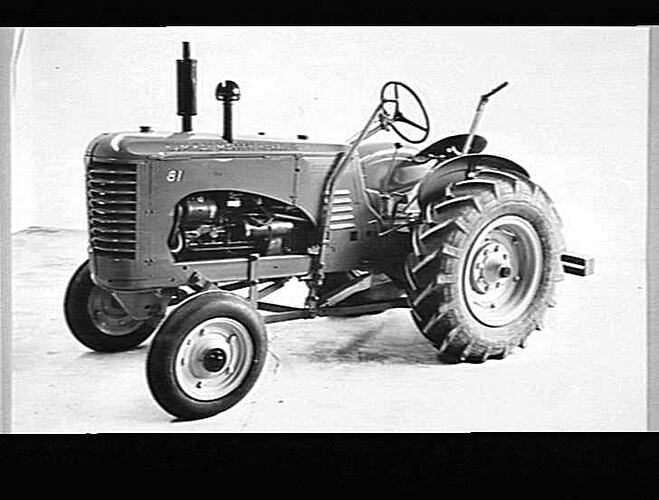 SUNHANDLIFT 81 TRACTOR. JUNE 1942