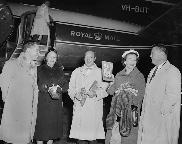 Southdown Press, Group at Essendon Airport, Victoria, 14 Aug 1959