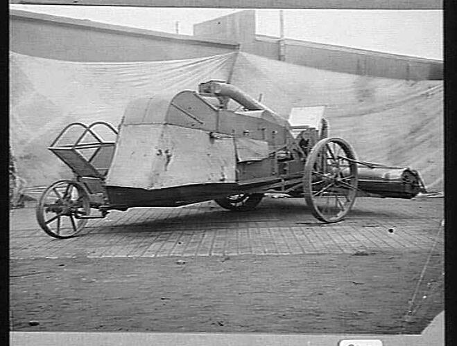 12 FT. AUTO HEADER. TAKEN OCT 1924