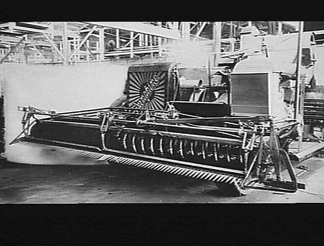 AUTOMOTIC CHOKE-CUTTER ON AUTO-HEADER: AUG 1928