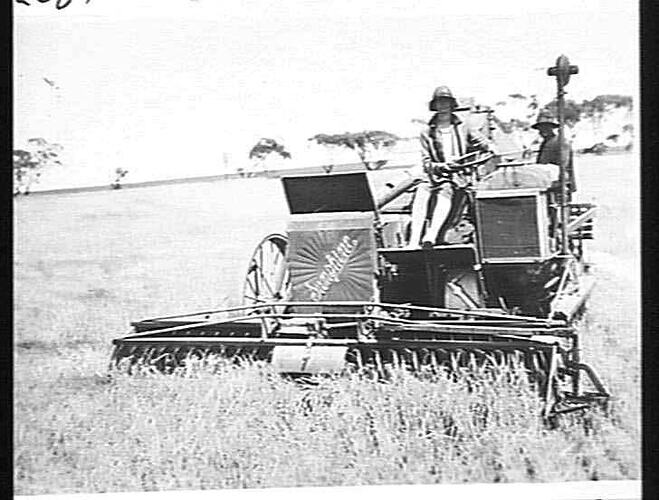 "AUTO HEADER ON MR. HARTFIELD'S FARM, ARTHURTON, S.A.: DEC 1929"