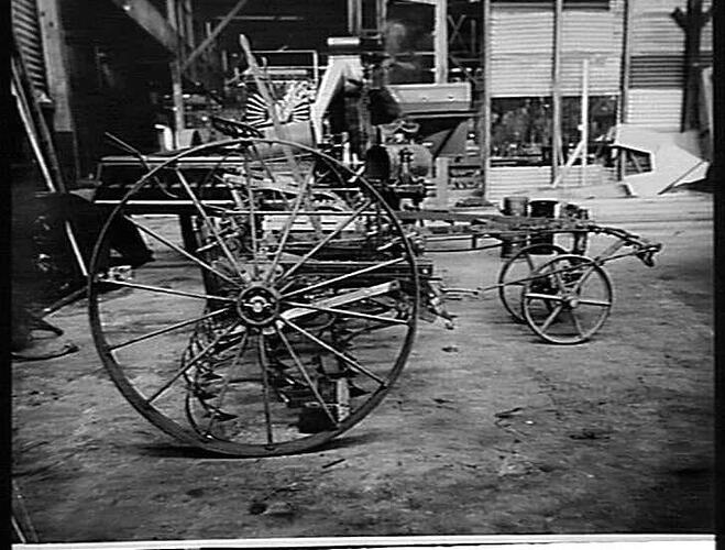 SUNSHINE HIGH WHEEL SPRING TYNE CULT. W/- SPLIT FLOATS: SEPT 1926