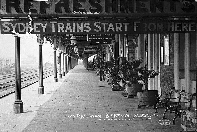 Platform at Albury Station, 1910.