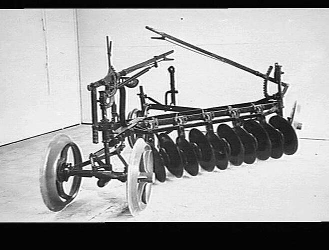 `SUNDERCLEAVE': FEB 1935