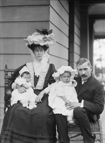 Glass Negative - George, Kate, Lawrence & Florence Beckett, South Yarra, Victoria, Dec 1907