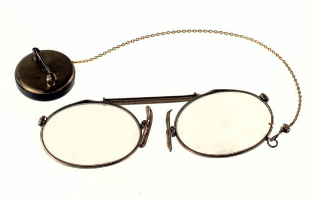 Strato Eyewear - BITS OF EYEWEAR: Pince-nez glasses, were