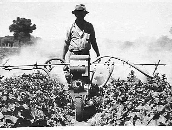 "LEND-LEASE BARROW TYPE DUSTER (TAKEN ON THE PROPERTY OF PACKER SONS AND HENSEY, CANNINGTON, W.A.)"