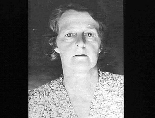 PASSPORT PHOTOGRAPHS: MRS M. SHARP: FEBRUARY 1947