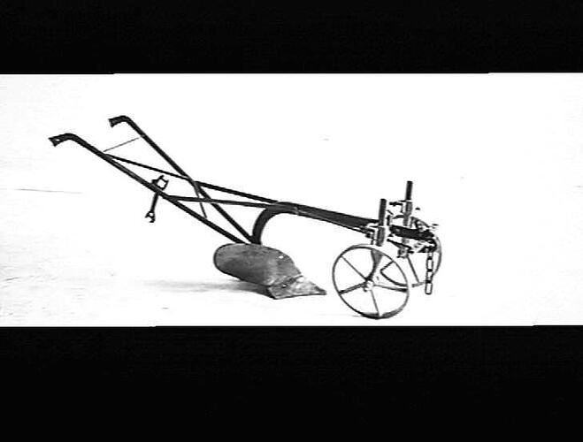 SUNBIRD WITH FIXED HANDLES AND FORECARRIAGE. APRIL 1940