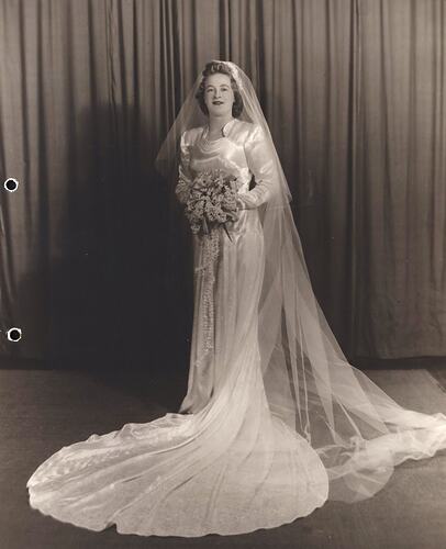 Photograph - Elaine Colbert nee Smith, 6 Sep 1947