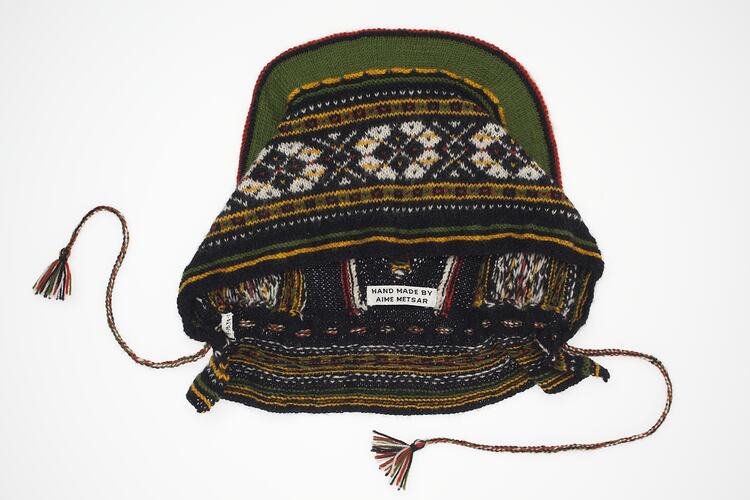 1991 Estonian-pattern hat and gloves hand-knitted by Aime Metsar