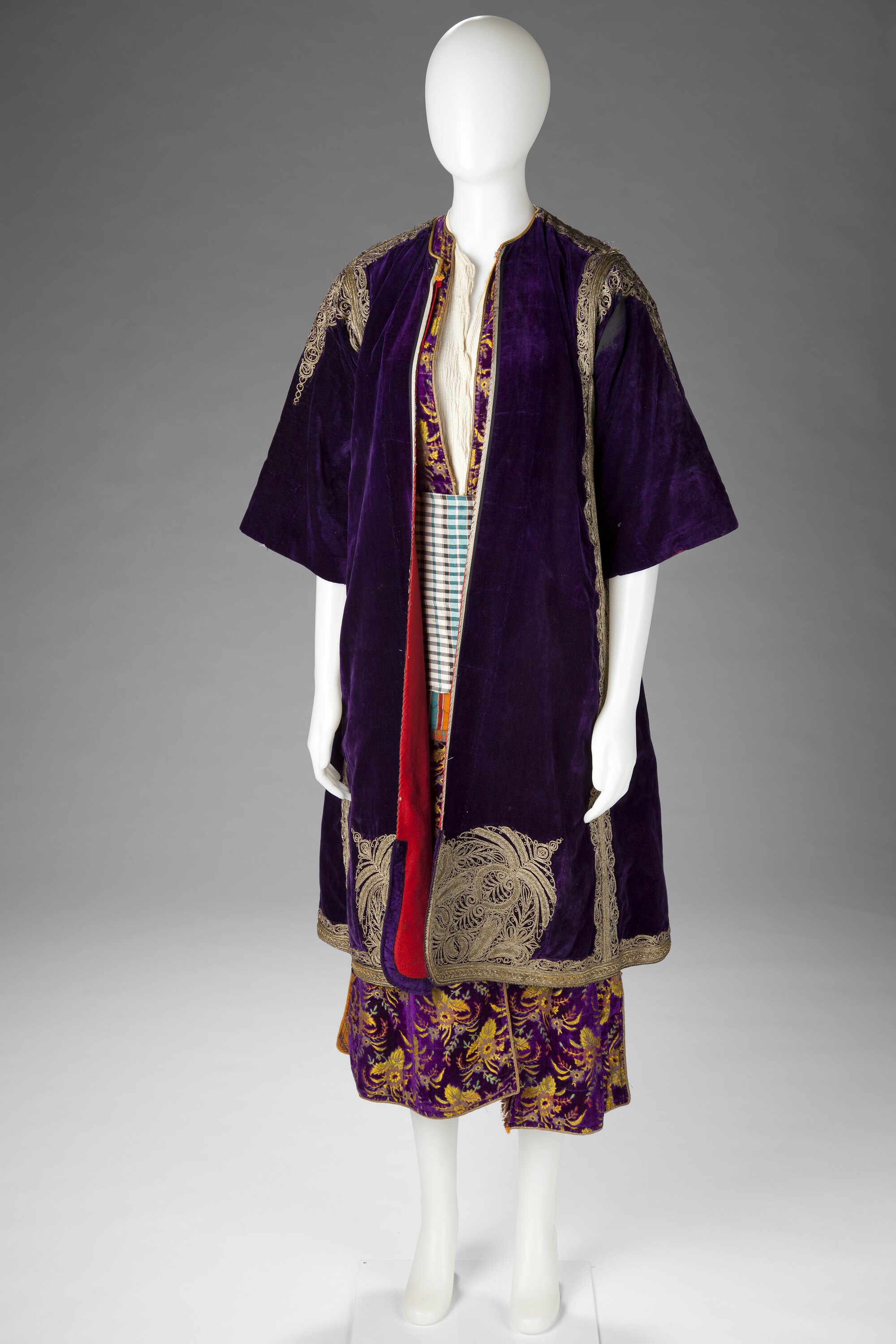 File:Turkish woman in Ottoman costume 13.jpg - Wikimedia Commons