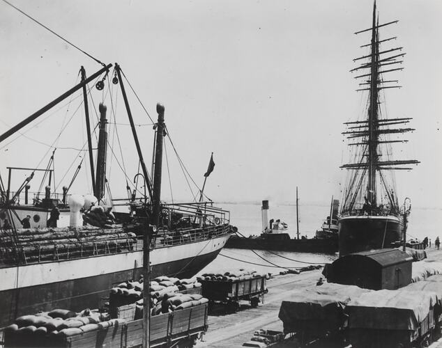 Photograph - Loading Cargo onto a Ship, Melbourne, Victoria, 1920-1939