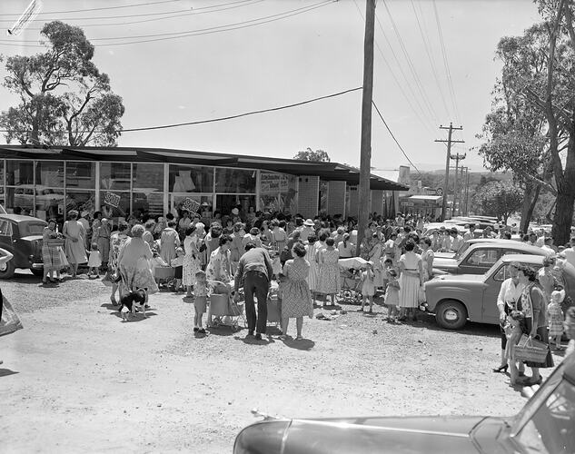 Crowds in front of a Store, Bayswater, Victoria, 12 Nov 1959