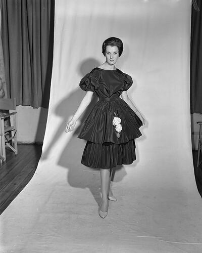 Ball & Welch Ltd, Woman Modelling a Dress, Melbourne, 10 Mar 1960