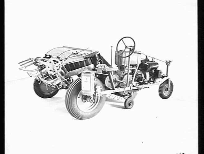 AUTO PICK-UP BINDER FOR FLAX: MAY 1943