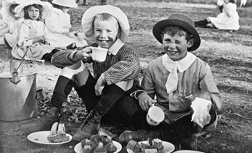 [Frank Stephenson enjoying afternoon tea with his brother, Merrigum, near Shepparton, 1910.]