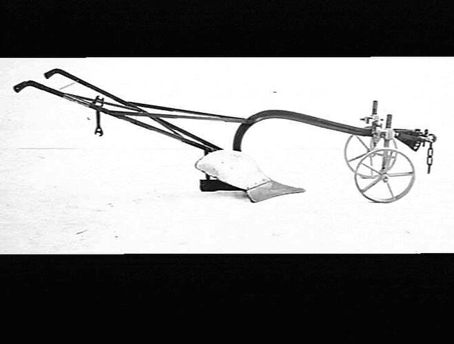 SUNCRESCENT WITH FORECARRIAGE. APRIL 1940