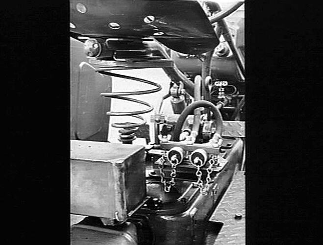 `SUNDRAULIC NO. 3 AUXILIARY TANK FOR USE WITH `HORNDRAULIC' LOADER ONLY: JUNE 1956