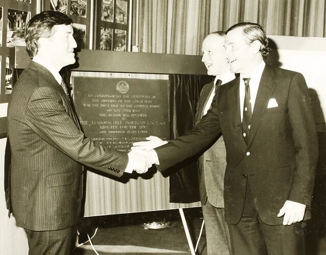 Photograph - Unveiling of the Plaque Commemorating the Centenary of the First Opening of the Great Hall, Exhibition Building, 14 August 1980