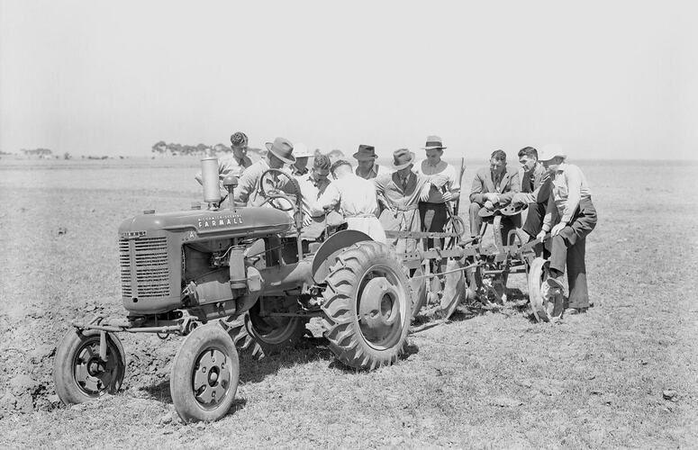 Farmall A Tractor, Somerton