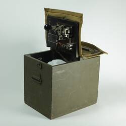 Morse signalling lamp and its parts