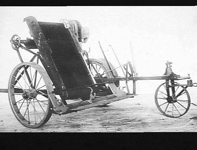 6 FT HARVESTER IN CONSTRUCTION SET OF 6 PHOTOS. ONE SET OF THESE PHOTOS SENT TO MR H. FORD, U.S.A.