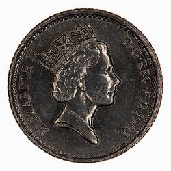 Coin - 5 Pence, Elizabeth II, Great Britain, 1992 (Obverse)