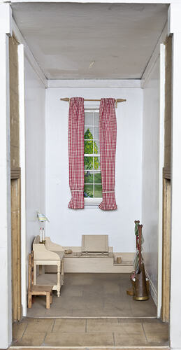 Pendle Hall Dolls House - Room 4 Bathroom