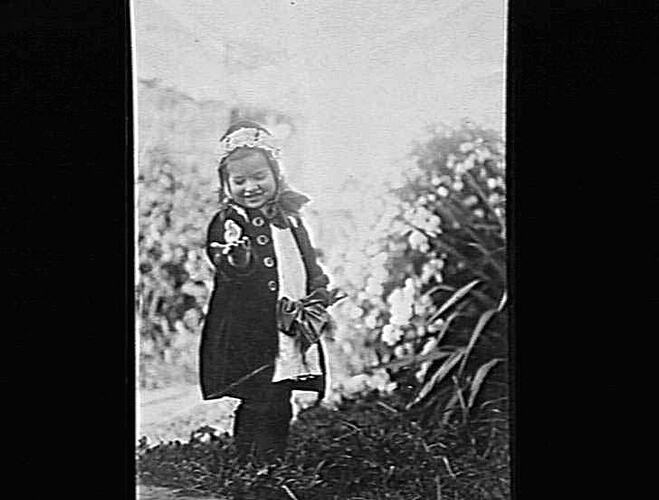 MERRIGUM - NANCY PITTS WITH PET BIRD