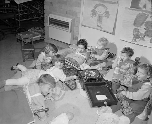 Royal Children's Hospital, Children in Play Room, Frankston, Victoria, 19 Jun 1959