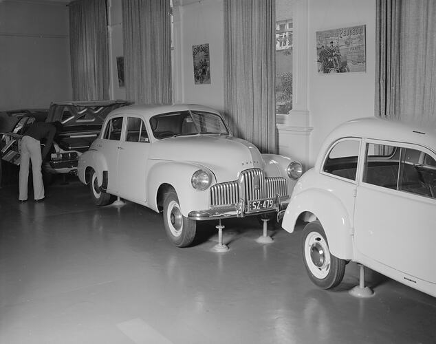 Car display at the Institute of Applied Science (Science Museum), Swanston Street, Melbourne, c. 1969