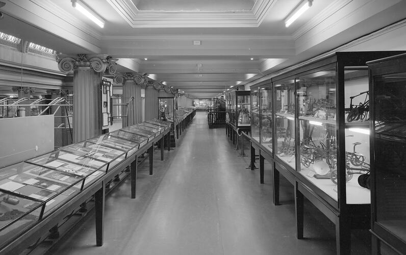 Primary production displays in Queen's Hall balcony, Institute of Applied Science (Science Museum), Melbourne, March 1964