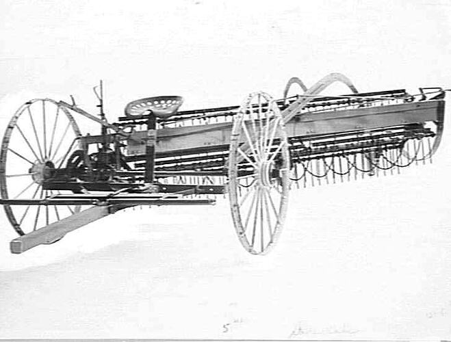 MASSEY HARRIS SIDE DELIVERY RAKE: NOV 1938