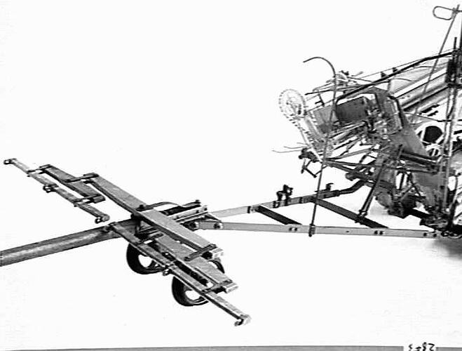 4 HORSE SWINGS WITH FORE-CARRIAGE ON 6 B BINDER: AUG 1943