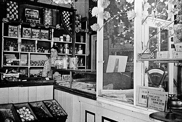 [Grocery store, Sturt Street, Ballarat, 1938.]