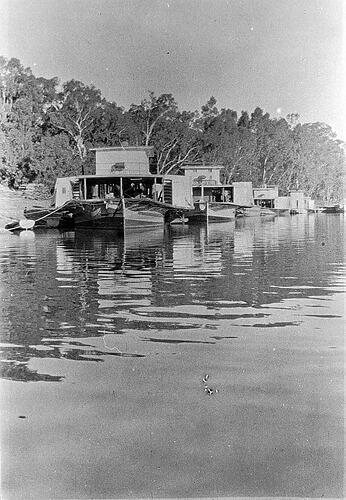 [Paddle steamers moored on the Murray River, Echuca, 1925.]