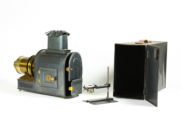 Projector - Maison de la Bonne Presse, Magic Lantern, 'Le Bayard', circa 1900