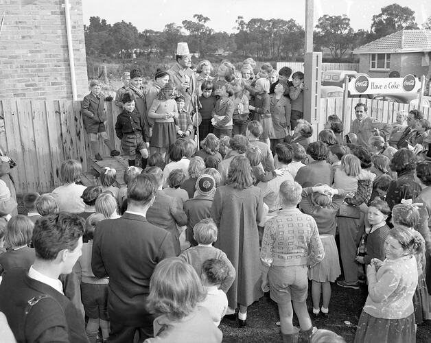Peters Ice Cream (Vic) Ltd, Zig Performing with Children, Melbourne, Victoria, Aug 1957