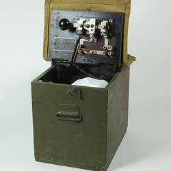 Morse signalling lamp and its parts