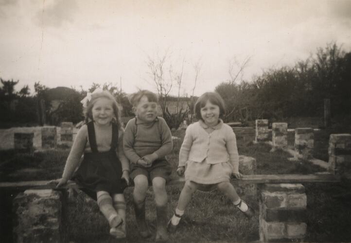 Children at Hathaway family's house, Wendouree, Victoria, circa 1955