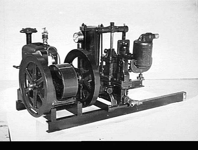 ENGINE & PUMP SECTION OF SPRAY PUMP: FEB 1935