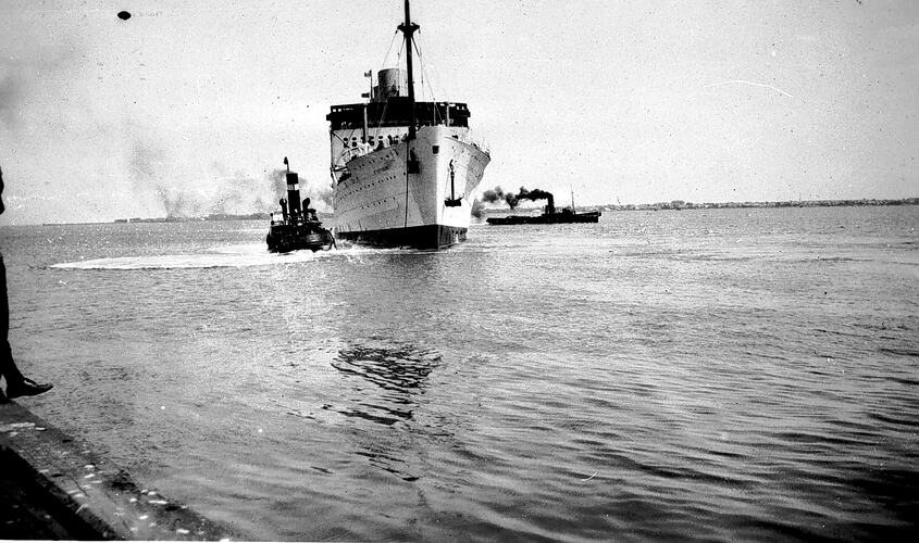 [Tugs escorting the P&O liner Strathaird, Port Melbourne, 1935. The Strathaird carried passengers between England and Australia.]