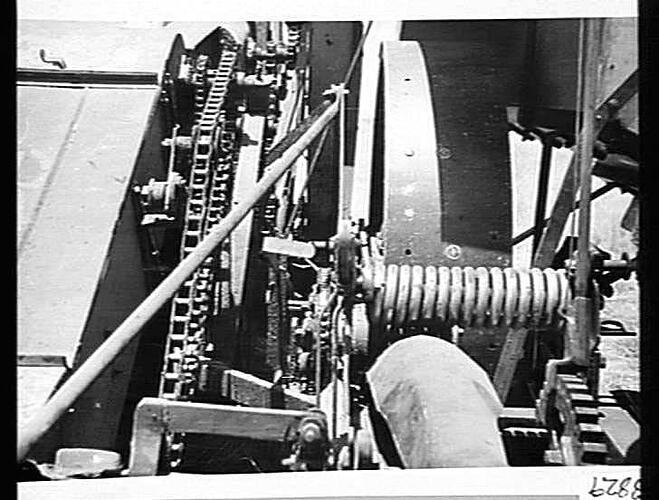 SHEARER NO. 36 P.T.O. HEADER. NOTE THE EXTENDED LINK CHAIN FOR DRIVING FRONT. THIS ELIMINATES BEVEL WHEEL DRIVE TO FRONT. DEC 1946