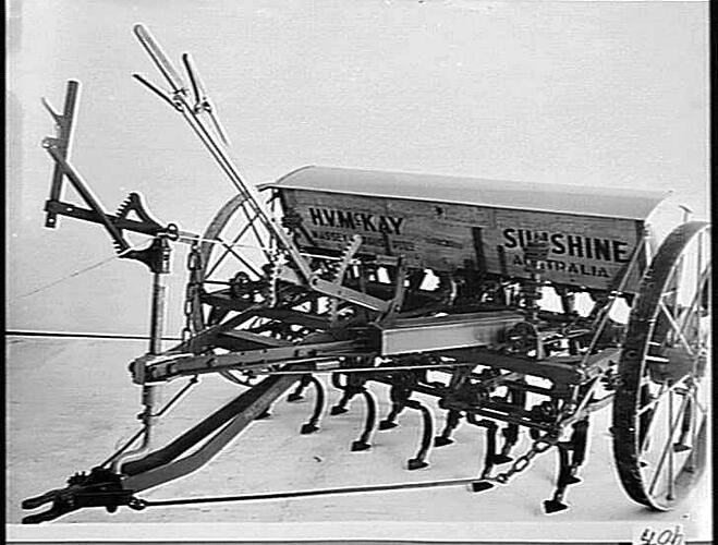 12 ROW `SUNTYNE' (ENGLISH TYPE) WITH LARGE BOX, TRACTOR LEVERS AND HITCH: OCT 1941