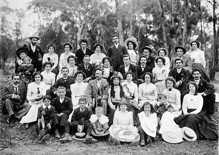 [Saunders Clothing Company staff picnic, Bendigo, about 1905.]