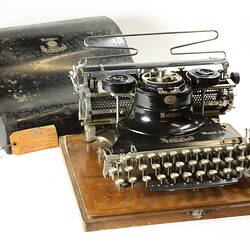 Typewriter - Hammond Typewriter Co., Model 26 Multiplex Universal , circa 1920